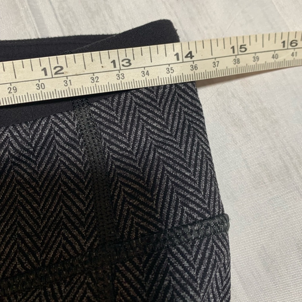 Lululemon Herringbone leggings. Black/gray. Size 8. - Picture 7 of 12